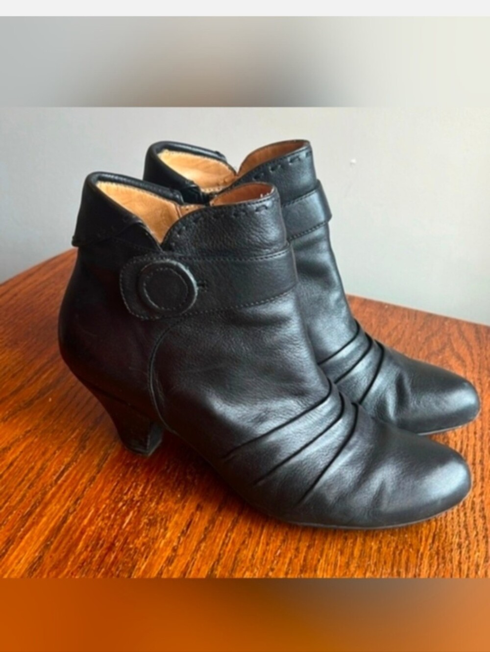 Biviel Chic Black Leather Ankle Booties